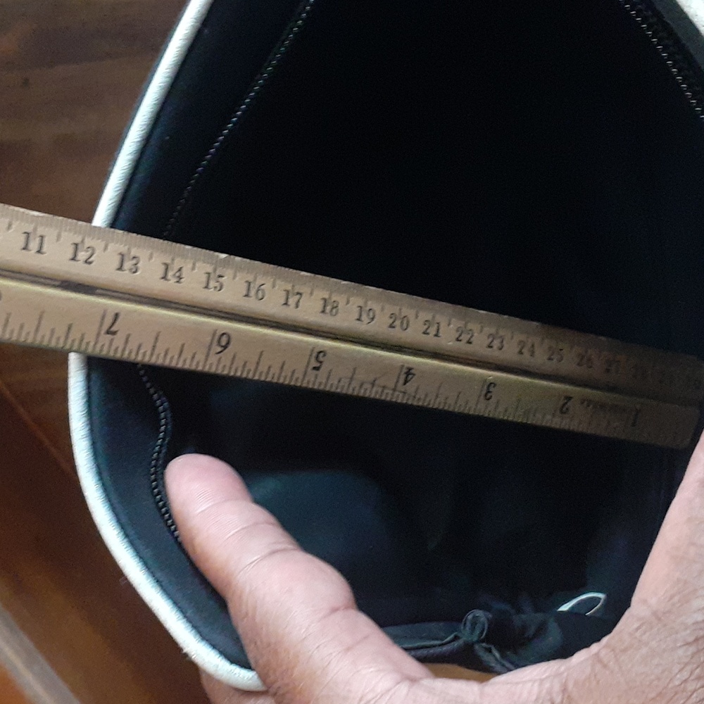 Chanel Black Parfums Cosmetics Pouch - Picture 4 of 6